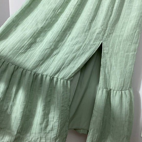 ASTR The Label Holland Ruffle Off-Shoulder Tiered Midi Dress size medium - Picture 11 of 12